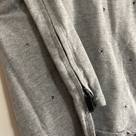 UNKNOWN New York Requiem T-shirt - Picture 4 of 8